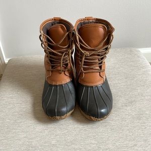 Duck boots size 8